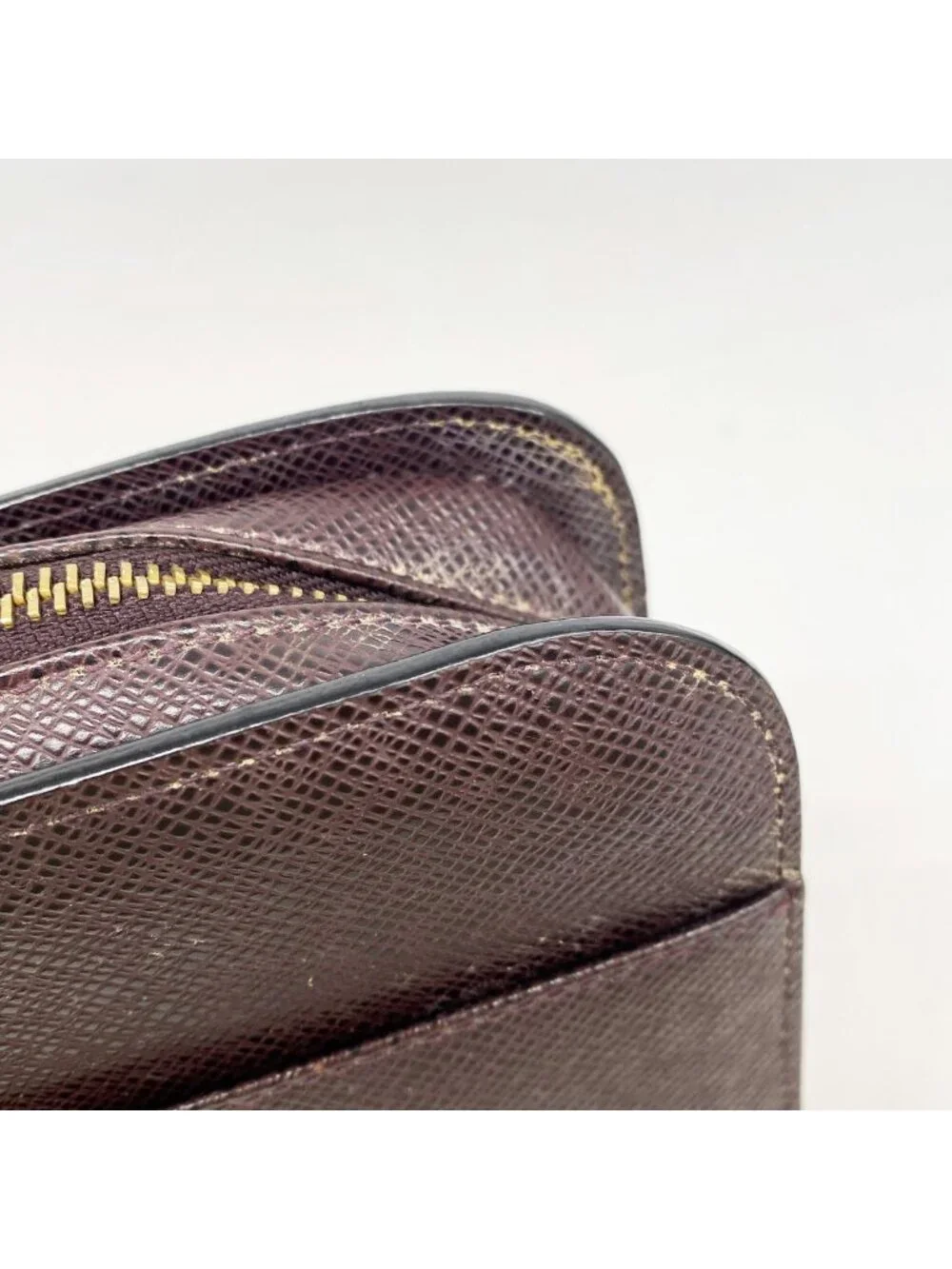 Louis Vuitton Clutch Taiga Baikal Acajou